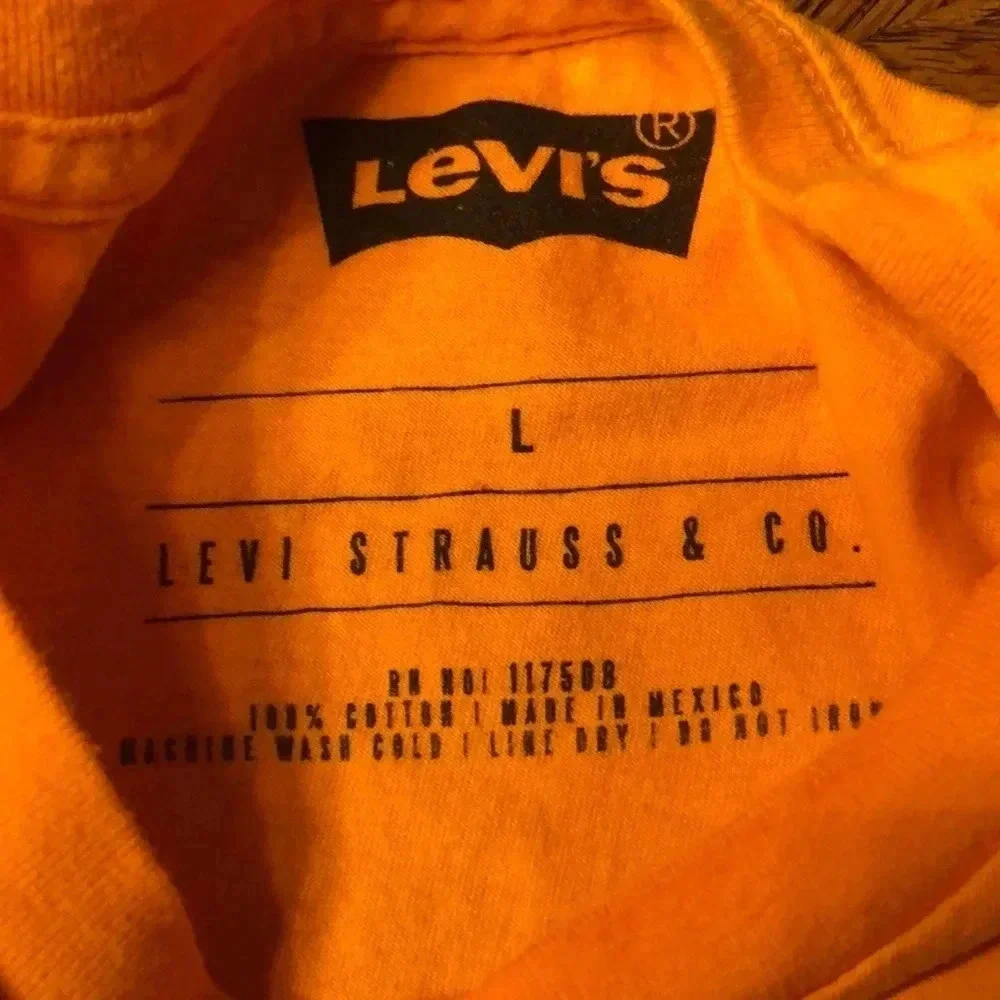 Levi’s Tee Shirt Large